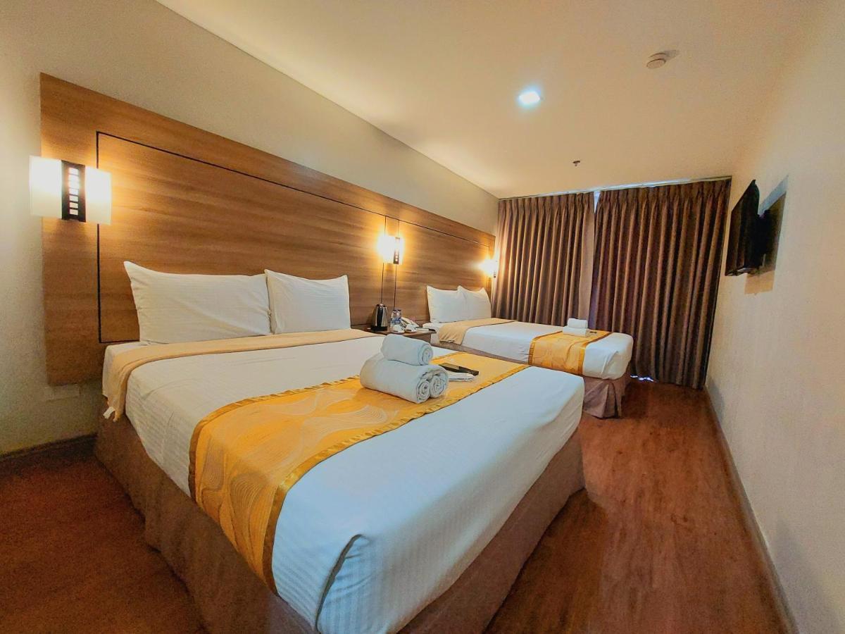 Tagaytay Sixb Hotel 3*